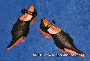 late medieval front latchet shoe